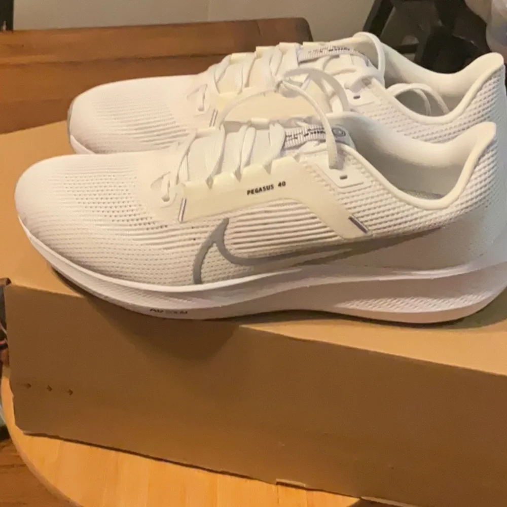 New in box men’s Nike air zoom Pegasus size 14 - Picture 2 of 7
